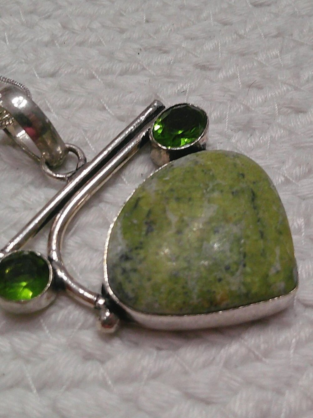 Beautiful STICHTITE JASPER & PERIDOT Handmade Sterling 925 Necklace #29F